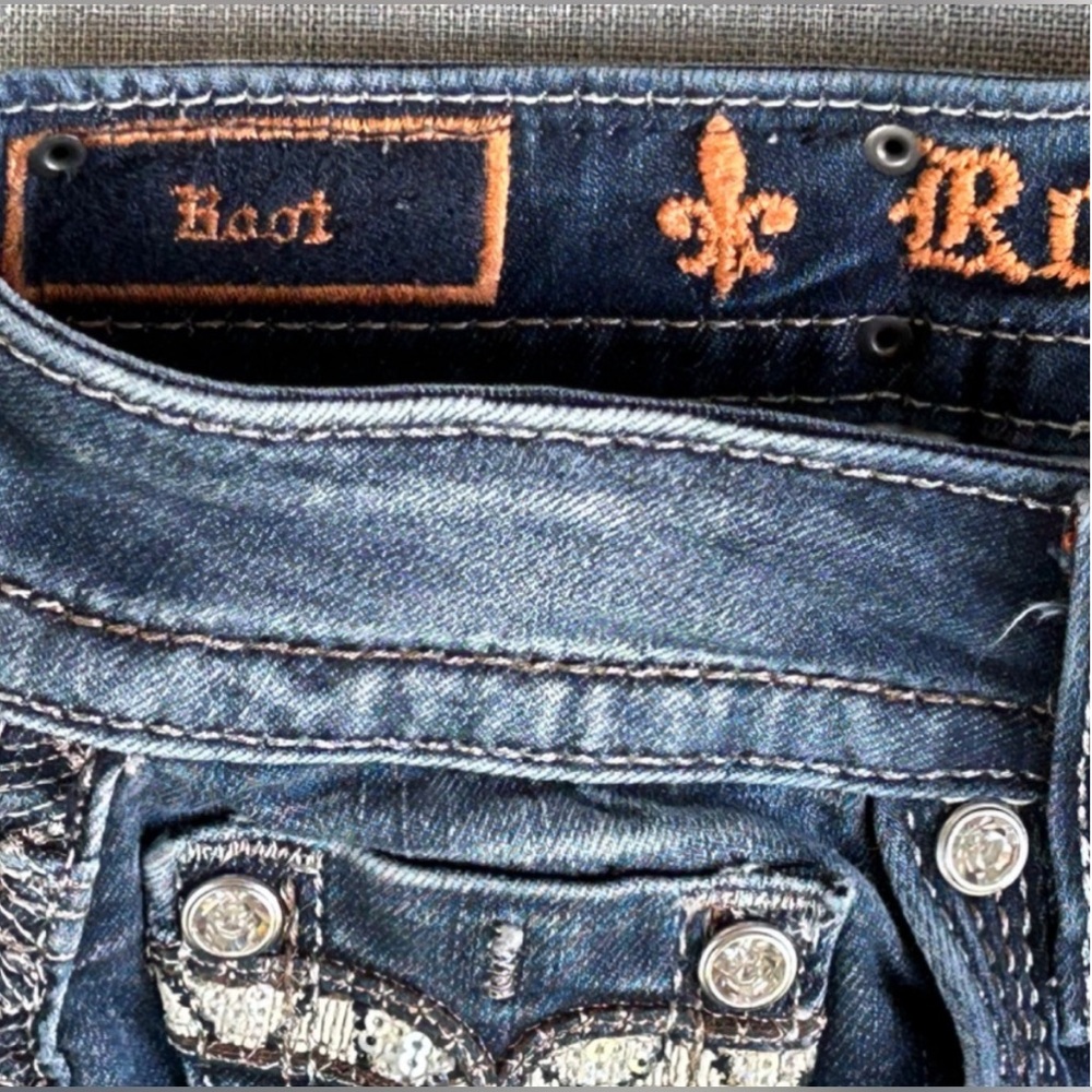 NWOT Rock Revival Jeans Style Caress
Size 28 - Picture 7 of 12